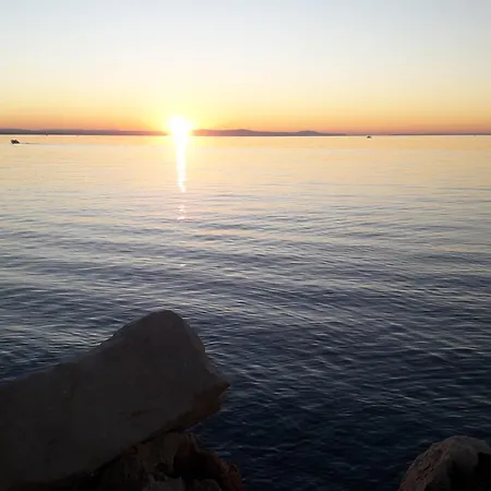 Sunset1, Free Private Parking, Pets Welcome