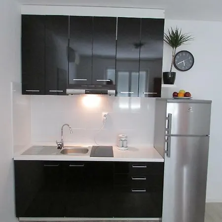 Sunset1, Free Private Parking, Pets Welcome Apartment